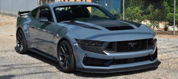 Dark Horse Mustang mieten Sportwagen3